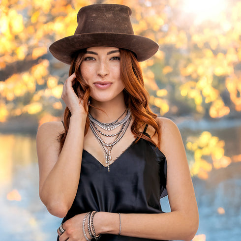 shop the look > de-lovely<span class='visuallyhidden'>; shop help at 760-978-9297.</span>